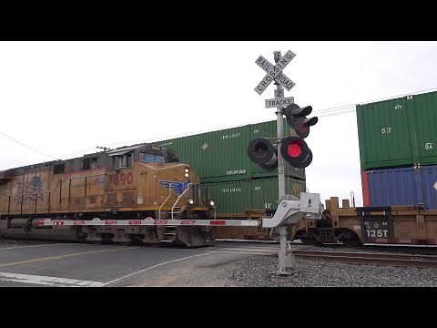 UP 7273 & UP 7890 Stack Trains Meet, Salida Blvd. Railroad Crossing, Salida CA