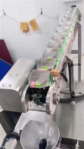 Rich packing's tray sachet packing machine for gummy