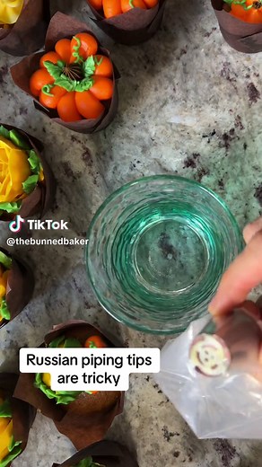 #russianpipingtips #russianpiping #pipingtips101 #russiannozzletips #russianflower #floralcupcakes🌸🌼🌺 #howto #diy