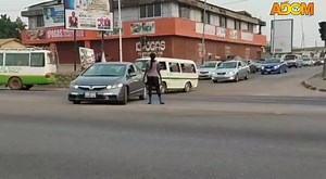 172K views · 384 shares | Sachet water seller directs traffic on Kumasi-Accra highway due to power outage which caused traffic lights out. This was also at a time when police MTTD officers were not around. #AdomNews | Adom TV | Facebook