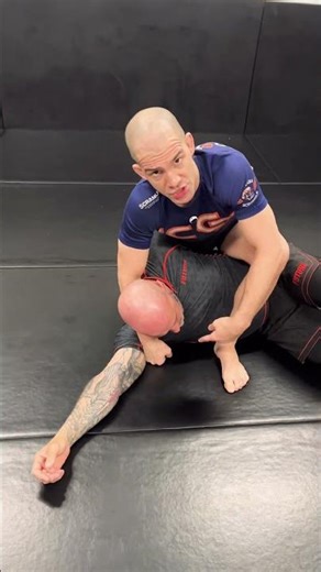 Triangle choke from mount #bjj #jiujitsu