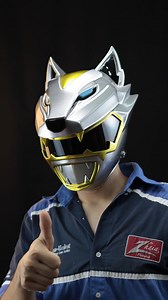🐺 Silver Wolf Custom Helmet 🐺 We have no limits in the manufacture of Original and One-of-a-Kind Designs. We thank our customers for their trust and support of their orders. If you need a unique collector's item, we are the right ones. Send a direct message and we will answer all your questions. #lunarwolf #silverranger #powerranger #handmade #customhelmet #helmetmaker #propmaker #tallerazlo #azlobien #itsmorphintime #gorangers | Taller Azlo / props & helmets