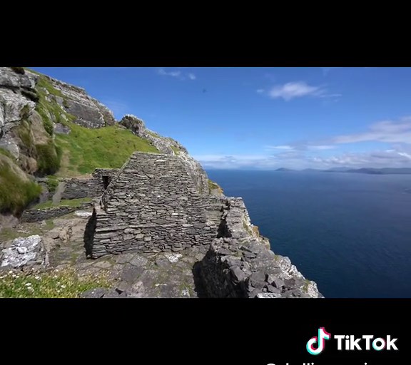 Skellig never disappoints😍 Book your trip now! www.skelligexperience.com #skelligexperience #skelligislands #irishtiktok #reels #ireland🇨🇮 #travel #bucketlisttravel #wildatlanticway #irelanddaily #booknow #skelligmichael #valentia #discoverireland