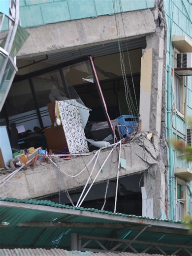 An offshore earthquake with a magnitude of 7.8 hit the southern Philippines on Monday, killing at least 35 people, injuring more than 200 others mostly in ruined buildings and sending a 1-meter (3-foot) tsunami into nearby coasts.