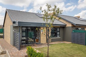 R 1 609 000 | 2 Bedroom House in Magalieskruin | Private Property