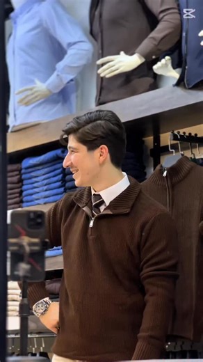 Popen 👕 on Instagram‎: "بلوز صوف سحاب ماركة ✨ متوفر بأربع الوان وقياسات S, M, L, XL, XXL الموصل - الزهور - عمارة البيك - الطابق الأرضي - أزياء پوپين 👕 #موصل #العراق #ترند"‎