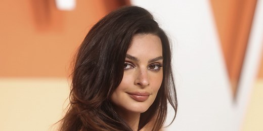 Emily Ratajkowski Poses Completely Naked in New Photo
