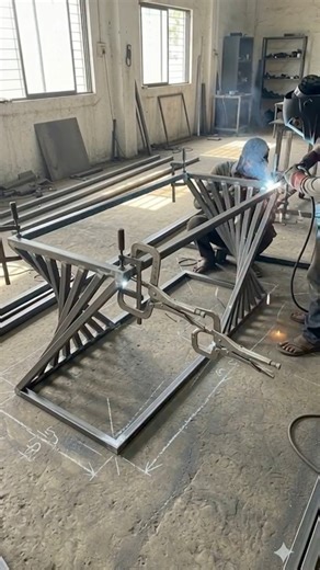 Bharat_Welding👨‍🏭🏗️👩‍🏭 on Instagram: "Glass coffe table #ironart #welding #weldinglife #welder"