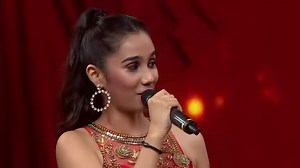Shradha and Riya Bhattacharya brought the energy with a fun, upbeat remix that got the stage grooving. Randhawa Sachet Tandon #ParamparaTandon Sachin Sanghvi Jigar Saraiya Vipul Roy Salman Ali #SaReGaMaPa2024 #SRGMP2024 | Zee TV Asia Pacific