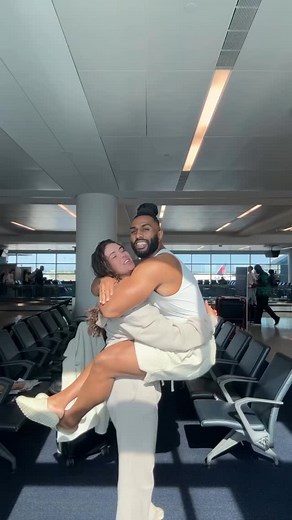 Hot Lift Carry on Instagram: "@hotliftcarry #liftcarry #liftandcarry #liftandcarrychallenge #piggyback #strongwomen #cradlecarry #firemanlift #lift #shoulderride #gymgirl #gym #musclemommy #stronggirl"