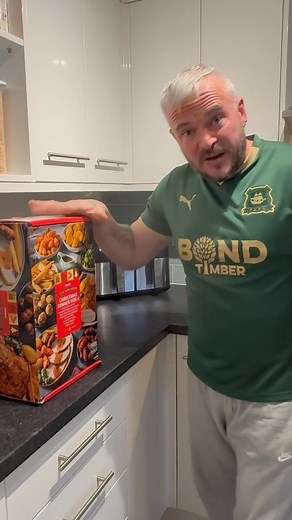 173K views · 820 reactions | We cook and review the new Christmas Dinner for 4 from Iceland Foods Food Warehouse #Christmas #roastdinner #christmasdinner #natevfood #foodreview #foodie #Bargain | natevfood | Facebook