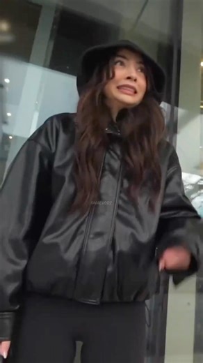 Sakura’s Awkward Moment with a Stranger 😭