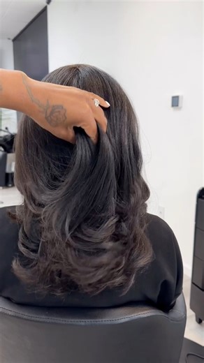 Olivia has been consistently using twelve12 Products at home since 2023, and then she booked her professional salon care at our twelve12salon. With both Olivia and me working together, using twelve12 at home and at the salon, she can maintain healthy, full hair by keeping her scalp and hair clean with twelve12’s shampoo, hydrated with twelve12’s conditioner, and sealing in moisture with twelve12’s hair mist and serum. She also doesn’t over manipulate her hair at home. Olivia’s salon visits consi