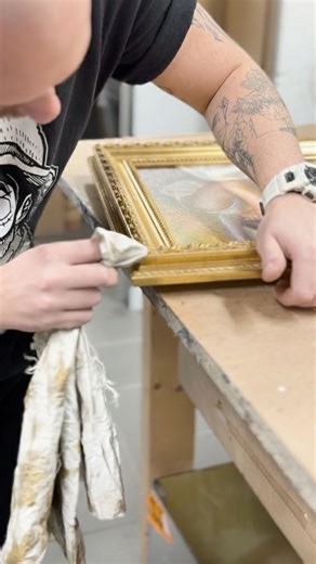 Muzéo on Instagram: "La vision de Muzéo s’est forgée au fil de projets et de collaborations déterminantes, comme l’explique Éric Angiboust, président de l’entreprise. À la reprise de Muzéo il y a une quinzaine d’années, une conviction s’impose. L’hôtellerie pouvait offrir des propositions artistiques plus exigeantes. L’essor du numérique et la numérisation des fonds d’art ouvrent alors un accès inédit à des œuvres de haute qualité. C’est le point de départ. Les collaborations avec des décorateur