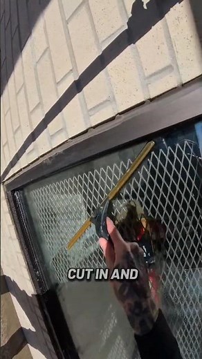 How To Prevent STREAKS With A Squeegee #windowcleaning #lukethewindowcleaner