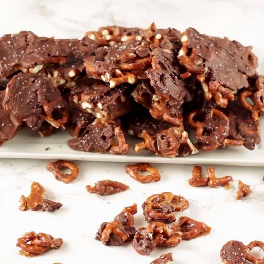 13K views · 38 reactions | This Pretzel Toffee Bark is AMAZING!!! Never lasts long in our house! See Full Recipe here >>>> https://www.midgetmomma.com/pretzel-toffee-bark-holiday-treat-recipe/ | Amazingly Tasty Recipes | Facebook