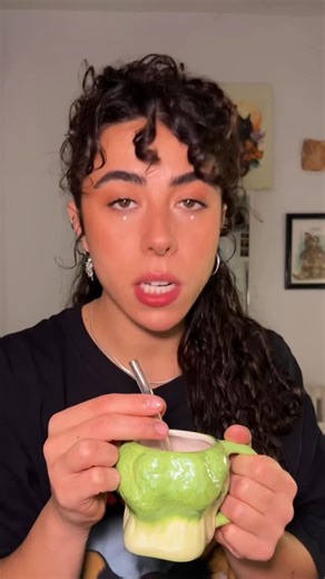 Luna Aguado | Actriz on Instagram: "AQUÍ OS DEJO UN REPASO RÁPIDO Y BÁSICO MIS NIÑEEEEEES✨🫛 para los que se creen que solo hay prote en el pollo 🥸 #proteinavegetal #plantbased #legumbres #animales #proteina"