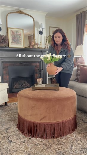 I once had a follower tell me my house looks like a retirement home. That was the best compliment I even got. 🙌🏼 If grandma core, modern, vintage, traditional, maximalist, warm, lived-in, antique, brass, organic, @nmeyers - esk…. Then let’s be besties. 👯‍♀️ ♥️Oh-If you need a little extra help figuring out how to design your home….. ✨ Grab my curated, “Beginner’s Guide to Interior Design”…. 🫶🏻I will teach you actionable, attainable strategies to designing your home from choosing paint color