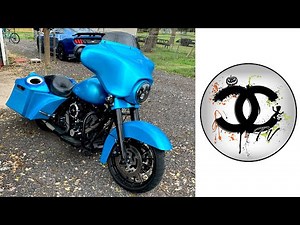 This Harley Davidson Bagger Looks Amazing Vinyl Wrapped!