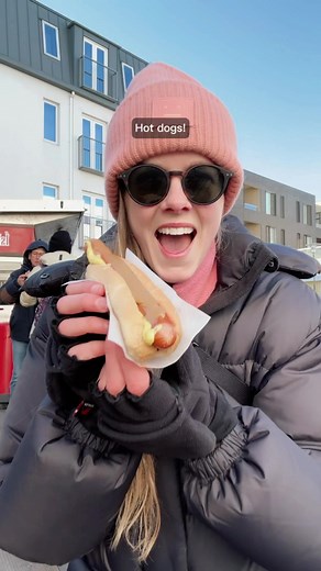 Here’s a cheap eat that you’ve got to try in Iceland! Plus, a trick to skip the line 😉👌 | Guide to Iceland