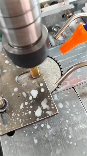 Automatic tapping machine for round discs and materials, vibratory feeder #Automatic tapping