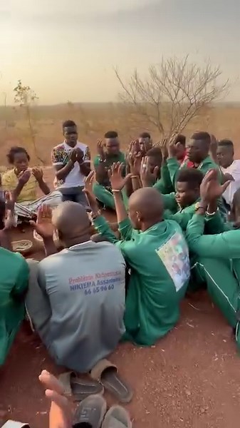 1.6M views · 335K reactions | La grande prière c’est le 25 février. Je reçois mercredi et samedi.je suis à komsilga apres bonheur ville de Ouagadougou | Adja Amsetou Nikièma | Facebook