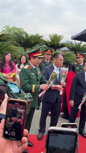 CAO BẰNG ngày 4/3/2026 Đồng chí ĐẠI TƯỚNG PHAN VĂN GIANG - Ủy viên Bộ Chính trị - Phó Bí thư Quân ủy Trung ương - Bộ trưởng Bộ Quốc phòng động viên, chúc mừng tân binh lên đường nhập ngũ bảo vệ tổ quốc.vinh dự quá ạ ❤️❤️#tamtunguoilinh #toquoctrongtim #nhapngu2026 #phanvangiang