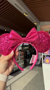 New Pink Minnie Ears at EPCOT 🩷 Would you add these ears to your collection?!? #disney #disneyworld #disneyparks #wdw #waltdisneyworld #disneymerch #disneymerchandise #epcot #minnieears #disneyears | MickeyBlog.com