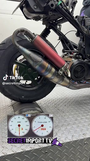 💨🚀Dyno tuning with a nice bw’s sport, equipped with an Athena Basic 70cc engine and a Yasuni R pipe. 140 km/h on the dyno, what about you, what’s your top speed? ______________________ 💨🚀 Dyno tuning avec un beau bw’s sport, équipé d’un moteur Athena Basic 70cc et d’une pipe Yasuni R. 140 km/h sur le dyno, et vous, c’est quoi votre vitesse maximale? . . . 📍Sherbrooke | Qc | 🇨🇦 💻http://secretimport.tv 📨info@secretimport.tv 📱(819) 342-5291 #secretimport #sherbrooke #purplelife💜 #dyno #d