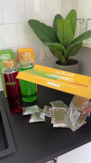 Gratis! Gratis!😍🤯 Alle 16 leckeren Sorten zum Durchprobieren.😍Sichere dir jetzt noch zum Spitzenpreis das Juicebox ™ Glastrinkflaschen Spar-Set und erlebe Geschmack der Extraklasse aus deinem nachhaltigen Begleiter. Egal ob unterwegs oder zuhause, mit der Juicebox ™ Glastrinkflasche mit cleveren Messlinien hast du immer das perfekte Getränk an deiner Seite. Hol dir Jetzt das Glastrinkflaschen Spar-Set und bekomme alle 16 Sorten zum durchprobieren und 5€ Rabatt geschenkt. 👉https://juicebox.at