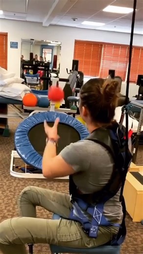 Staying steady and secure with Solo-Step, while mastering postural stability and balance! 🙌 How does Solo-Step support better balance and postural control? 👇 1️⃣ Dynamic movement without risk: Patients can practice challenging exercises safely, improving real-world balance reactions. 2️⃣ Hands-free training: Therapists can focus on cues and techniques instead of guarding against falls. 3️⃣ Confidence building: Feeling secure in the harness encourages patients to push their limits and improve f