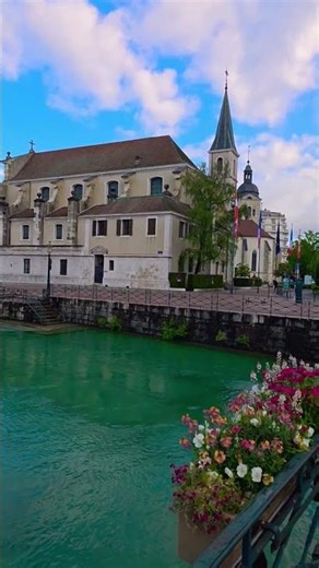 Exploring the Magic of Annecy: The Venice of the Alps 🏔️