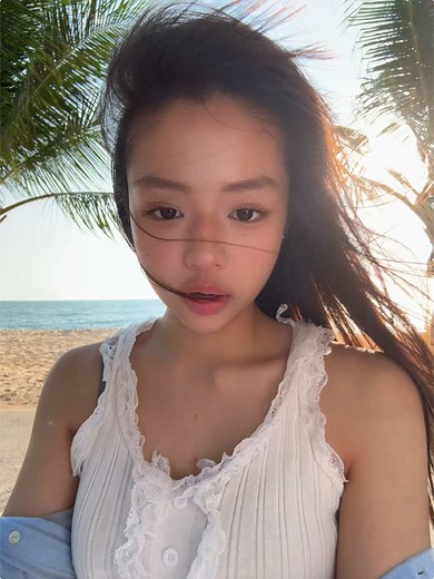 Beach Portraits: Capturing Summer Vibes