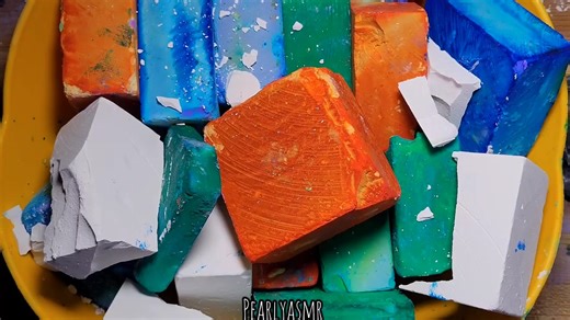 36K views · 1.9K reactions | Hey friends, It's the start of another week and we have a dyed gym chalk battle going on. I get it—choosing favorites is tough, but hey, it's all in good fun. Make sure to drop an emoji with your favorite color as part of your comment. I am curious to see which color floods the comment section. Wishing you a lovely week ahead Love you all. Pearly | Pearly ASMR | Facebook