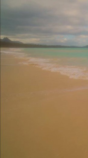 Dreamy #HawaiiBeach in 4K HDR 🌊 Real #OceanSounds at Waimanalo Beach