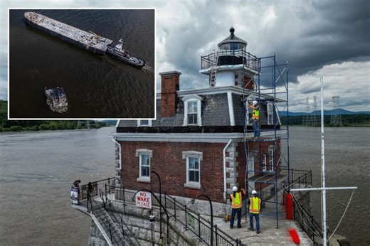 150-year-old New York lighthouse in danger of crumbling into the Hudson — sending preservationists scrambling