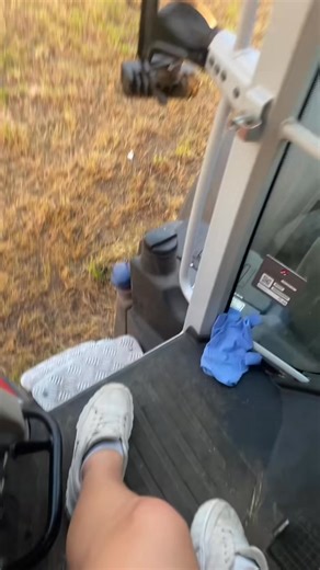 32K views · 412 reactions | too hot for boots, after the longest day in history suppose this is nice 﫠 #khun #masseyferguson5s #masseyferguson | Harrietcowan3 | Facebook