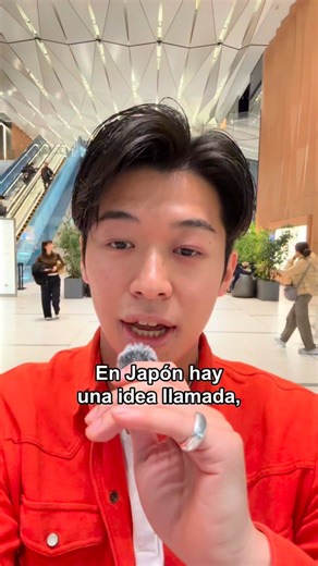 Meito メイト on Instagram: "En Japón hay una idea llamada Ichigo-Ichie Significa: “un encuentro único en la vida”. Esta frase nació hace 500 años con la ceremonia del té. Los maestros decían que, aunque te reúnas con la misma persona cada día, el encuentro de “hoy” es único. Las circunstancias de este momento no volverán a ser iguales jamás. Ni siquiera Jeff Bezos puede comprar el ‘ahora’ que acabas de vivir. Así que deja de planear tanto el futuro y optimiza tu presente. ¿Vas a aprovechar tu Ichig