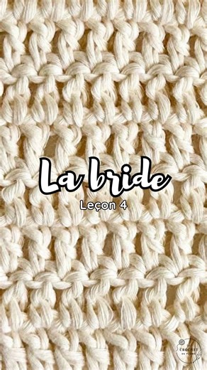 Le crochet de Plume on Instagram: "Tu bloques encore sur la bride au crochet ? C’est LE point de base pour enfin crocheter des châles, des écharpes texturées et plein de jolis projets d’hiver 🧶 Dans cette Leçon 4, je te montre : • comment tenir ton fil sans te prendre la tête • le geste exact de la bride, pas à pas • mes astuces pour avoir un point régulier (même quand on débute 😉) 👉 Pour recevoir tout le parcours crochet débutant – Niveau 1 (chaînette, mailles serrées, demi-brides, brides…),