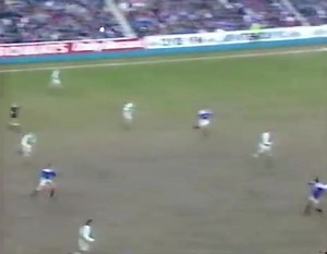 🗓️ #OnThisDay 1️⃣9️⃣9️⃣4️⃣ : Gordon Durie & Trevor Steven score in #Rangers’ 2-0 win over Hibs at Ibrox. Durie was stretchered off. Between them they played 71 games and scored 19 goals as we won #6IAR & League Cup. We finished 8pts clear of 3rd place Celtic & 4pts clear of Aberdeen. | We Are The People