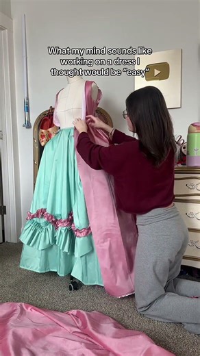 Send your 18th century dress making tips🙏