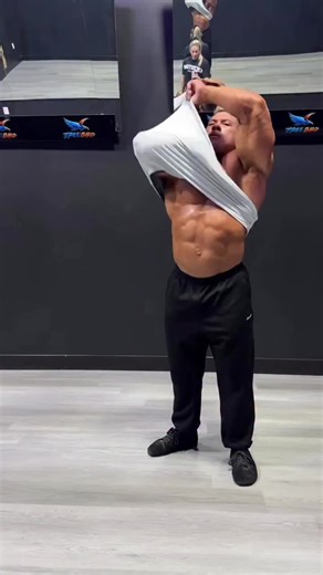 Shredded Full as a 🏠 Is there any better feeling ? #bodybuilding #pumped #shredded #muscle #ifbbpro