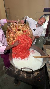 Delhi's Best Gajar Ka Halwa🤩🤩 इस से अच्छा गाजर का हलवा नहीं मिलेगा👌🏻 | Food Founder