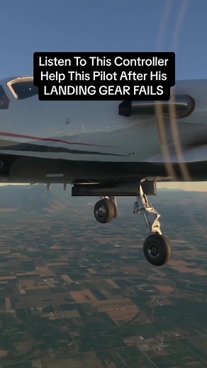 Listen To This Controller Help This Pilot After His LANDING GEAR FAILS #Atc #aviation #plane #pilot #airplane #avgeek #airport #sky