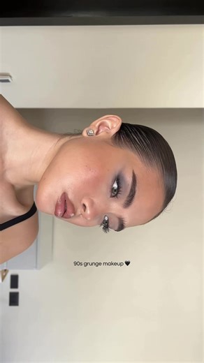 90s grunge makeup tutorial 🖤 #beauty #makeup #makeuptutorial #makeupinspo #grwm