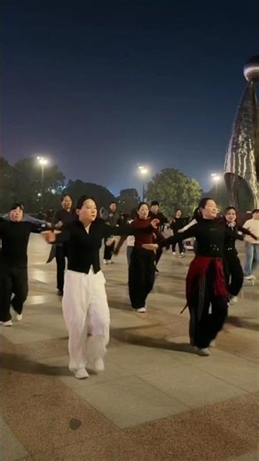 Easy-to-Learn Square Shuffle Dance