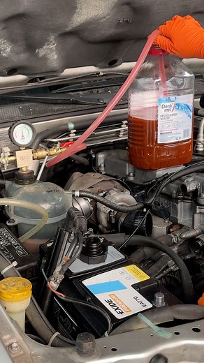 Always fill the cooling system with negative pressure to prevent damage to the engine #mechanic #repairshop | Topspeedgermany
