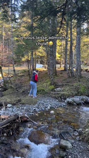 Jeans Déchirés : Les Tendances de Lenna Vivas