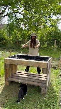 Bac potager surélevé 🌱 idéal pour planter des salades et des aromates 🌻