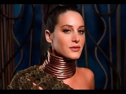 ‘Giraffe Woman’ Wants to Extend Her Neck by Encasing It in Copper Rings- Sydney V. Smith’